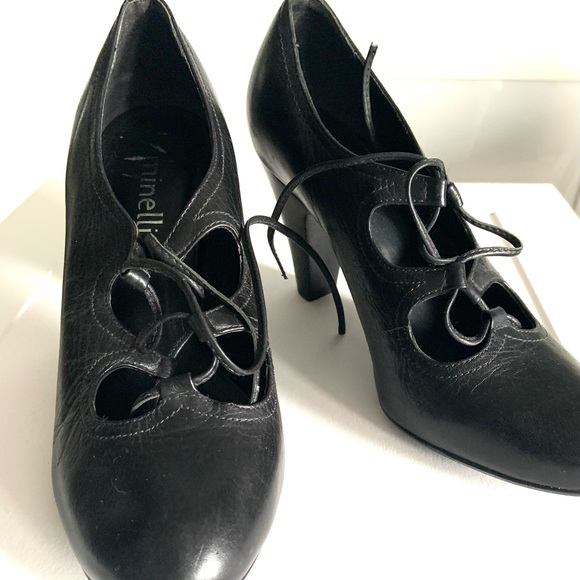 Black leather pumps with leather laces - Picture 2 of 5